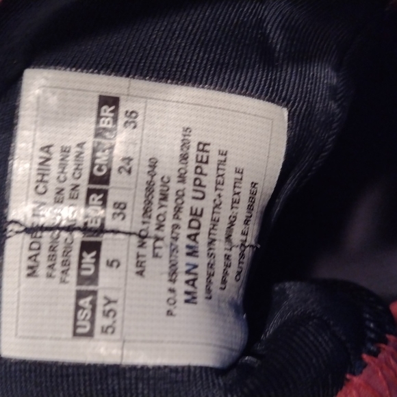 UNDER ARMOUR BOY'S SNEAKERS.  GENTLY WORN. Great color combination. - Picture 7 of 9